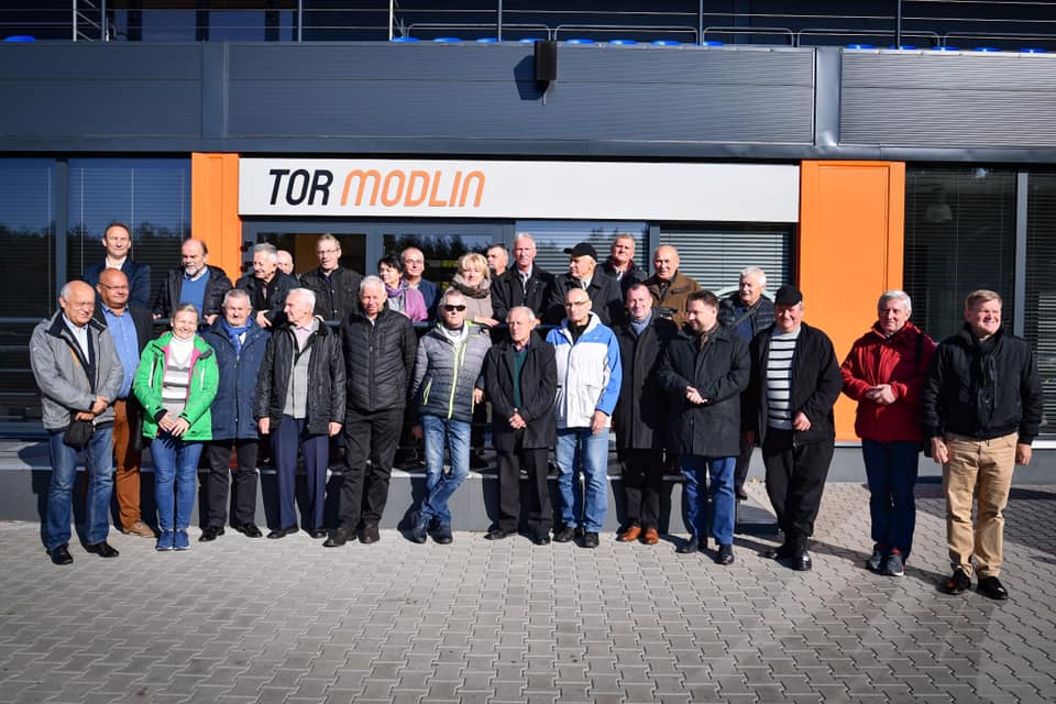 Grupa seniorów podczas szkolenia